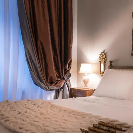 לינה וארוחת בוקר Arnaboldi Palace 4*