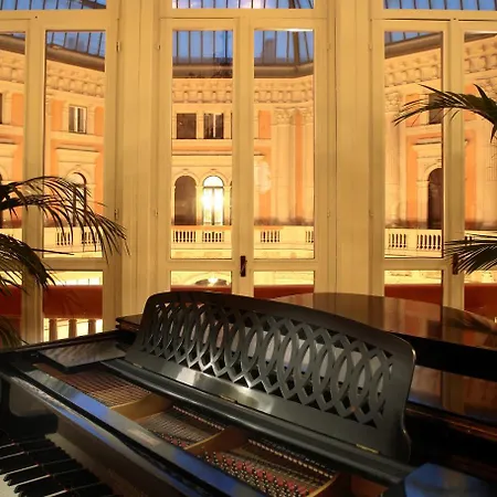 לינה וארוחת בוקר Arnaboldi Palace 4*