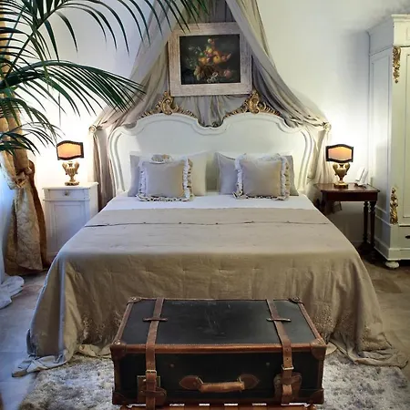 לינה וארוחת בוקר Arnaboldi Palace 4*
