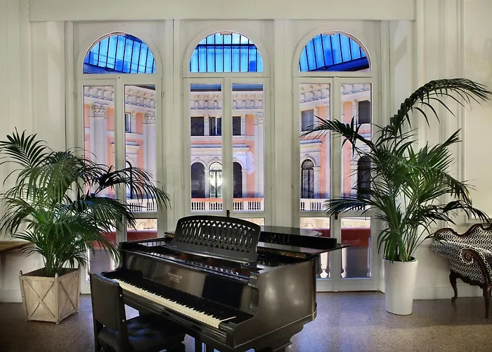 Arnaboldi Palace 4* פאביה